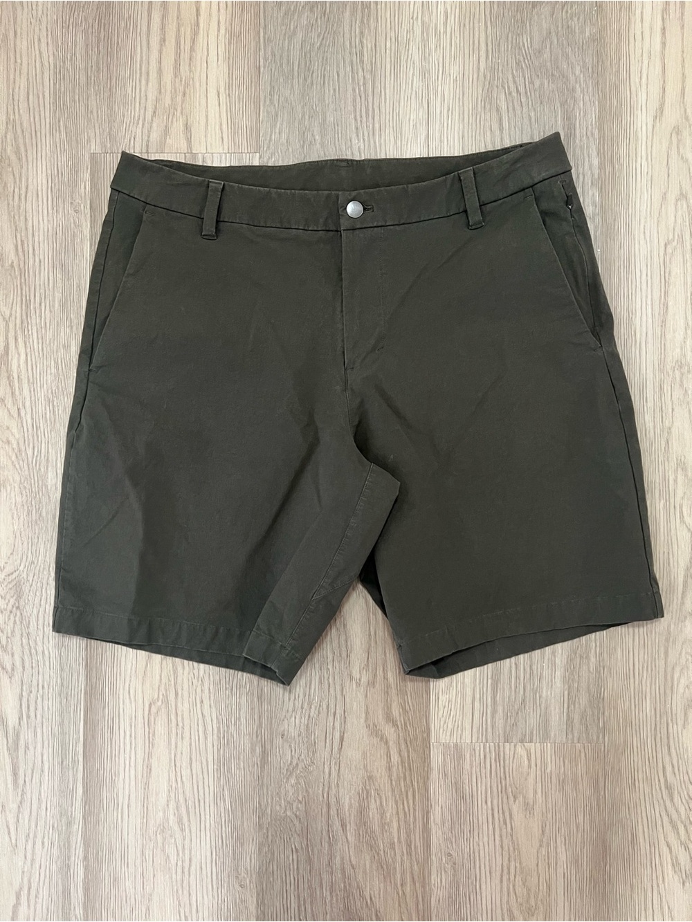 Lululemon Men’s ABC Commission 9” Shorts Olive Green 36 LM7AO2S